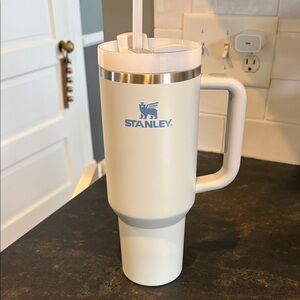 Stanley Quencher H2.0 FlowState Tumbler, 40 Oz, Color: Fog